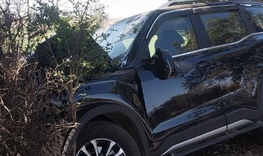 छतरपुर में सड़क हादसे में पिता-बेटी की मौत:पत्नी और बेटा घायल; जबलपुर जाते समय कार अनियंत्रित होकर पेड़ से टकराई