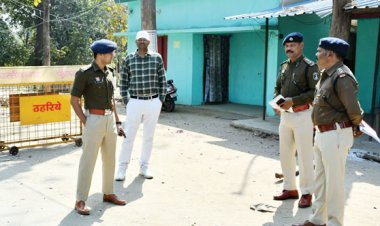 कलेक्टर-एसपी ने किया विभिन्न मतदान केंद्रों का निरीक्षण