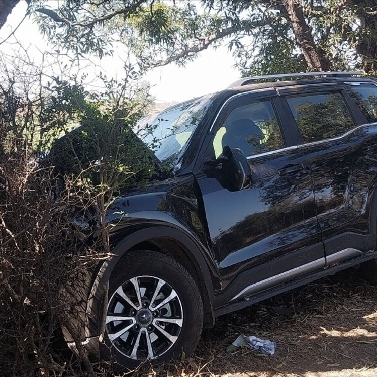 छतरपुर में सड़क हादसे में पिता-बेटी की मौत:पत्नी और बेटा घायल; जबलपुर जाते समय कार अनियंत्रित होकर पेड़ से टकराई