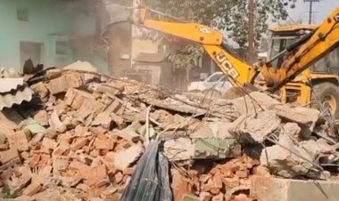 सिंगरौली नगर निगम ने जमीन से हटाए 6 अवैध मकान:कमिश्नर डीके शर्मा बोले- अवैध कब्जाधारियों के नोटिस का जवाब न देने पर हुई कार्रवाई