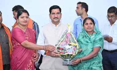 केन्द्रीय राज्य मंत्री साहू से जनप्रतिनिधियों की सौजन्य भेंट, क्षेत्रीय विकास पर चर्चा