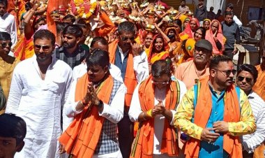 संत नगर में 7 दिवसीय संगीतमय भागवत कथा:कलश यात्रा में जमकर नाचे श्रद्धालु, कथावाचक बोले श्रवण मात्र से मिलता है फल